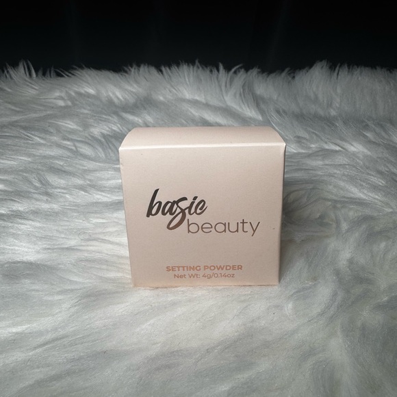 Basic Beauty Banana Setting Powder - Picture 2 of 5